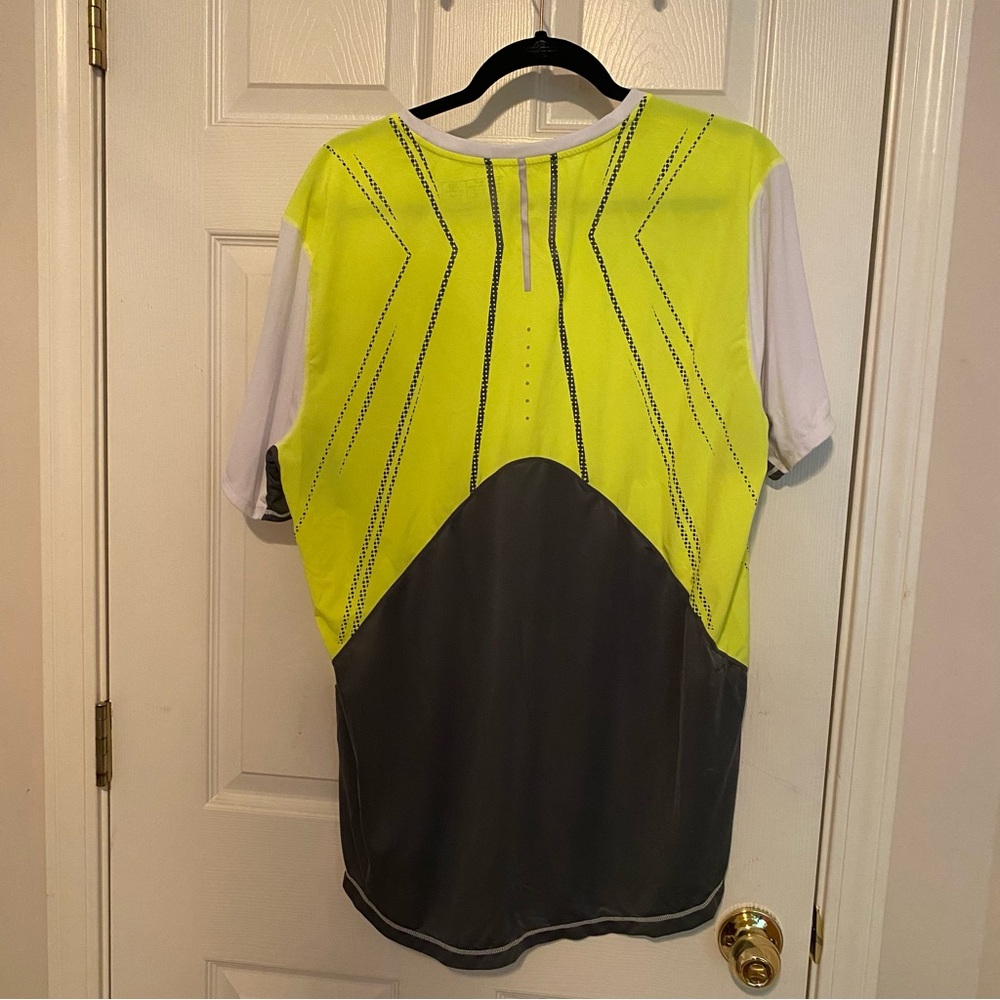 New Balance shirt - Picture 2 of 3